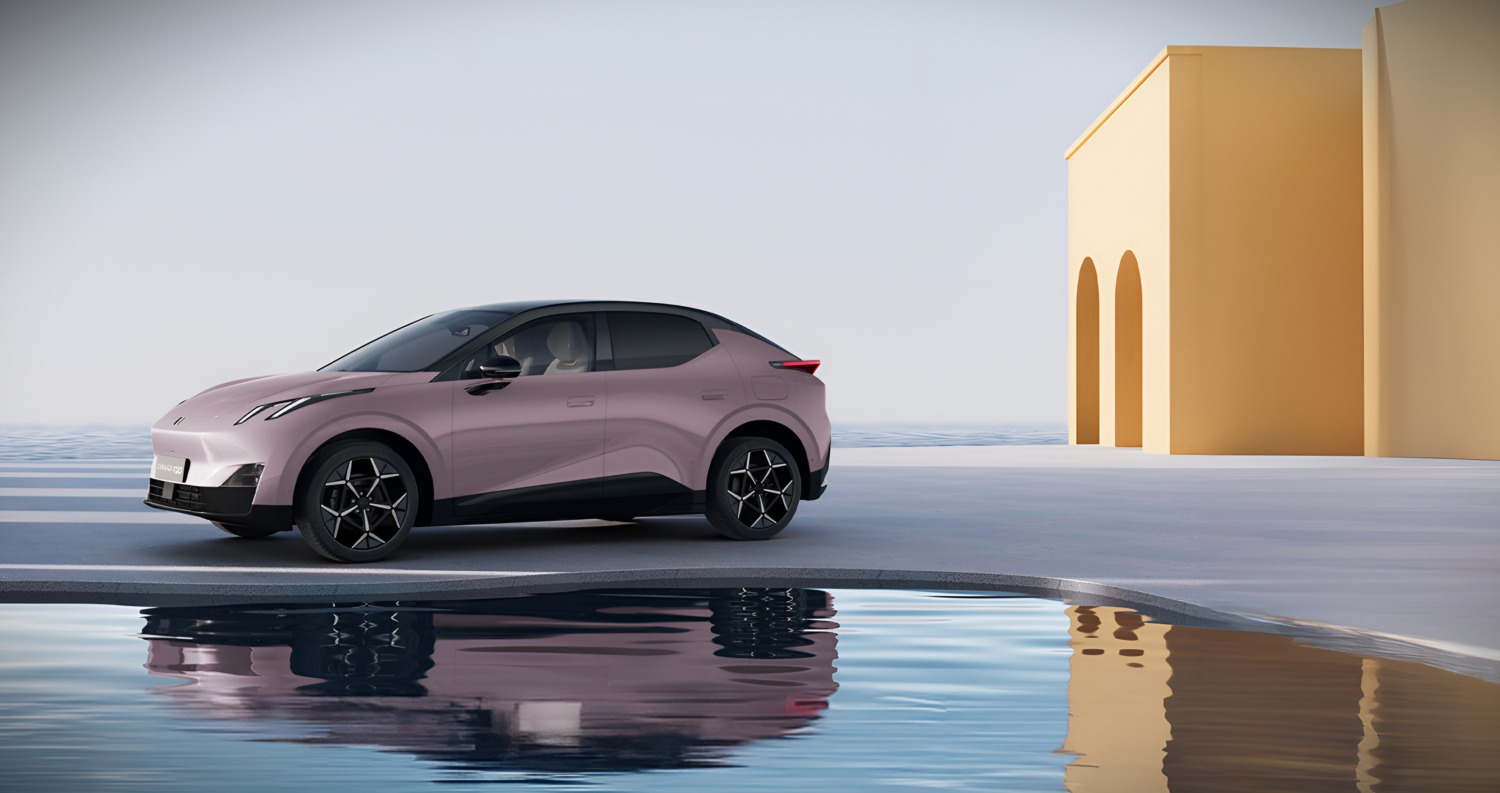 Một chiếc xe điện tại Trung Quốc vừa gặp tai nạn theo cách rất khó tưởng tượng - Ảnh 1