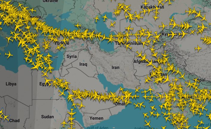 Xung đột Trung Đông: Vietnam Airlines mất thêm 2.000 USD/chuyến bay, ACV nguy cơ hụt thu 10,9 triệu USD/tháng - Ảnh 2