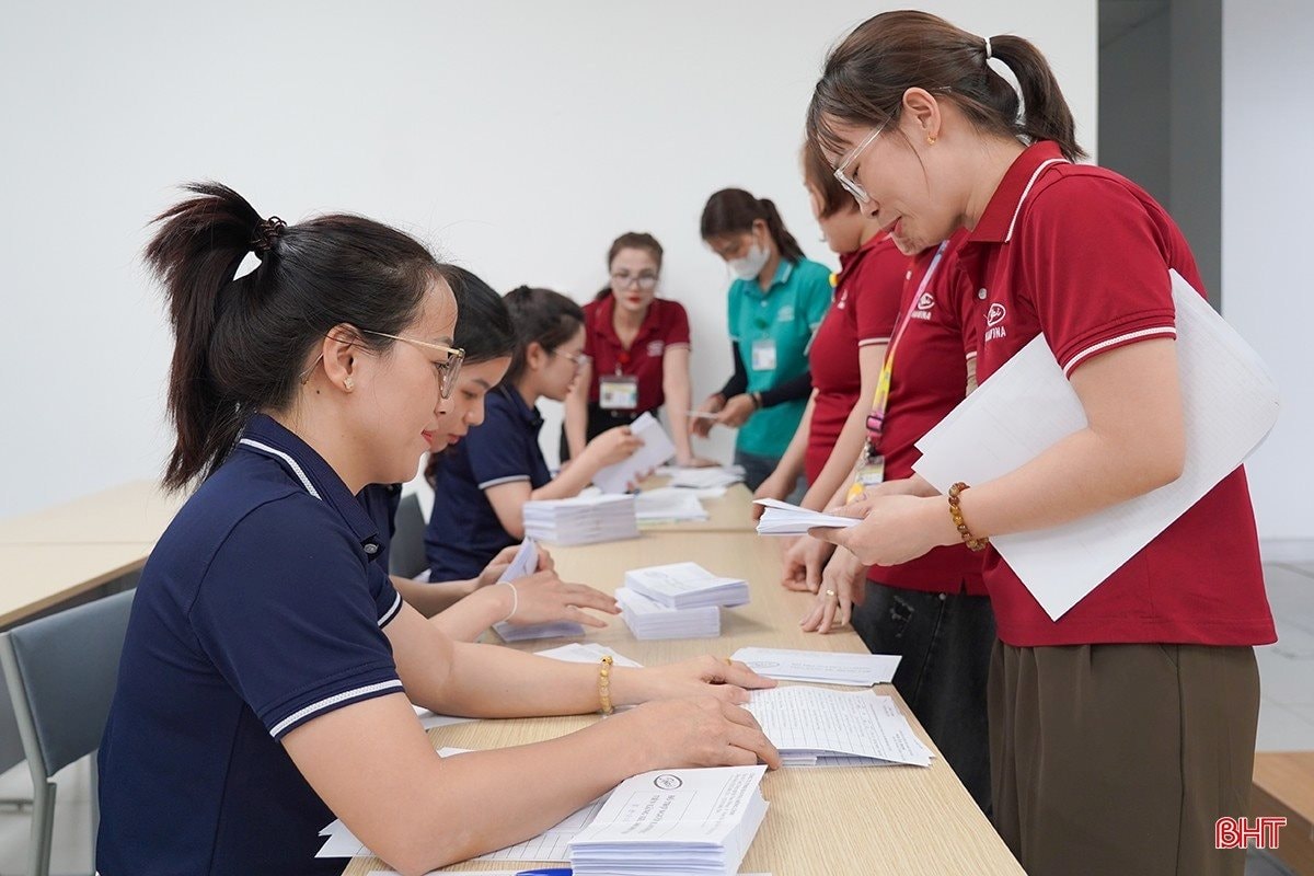 Một công ty may ở Hà Tĩnh chi 650 triệu đồng hỗ trợ tiền xăng cho 1.300 công nhân - Ảnh 2