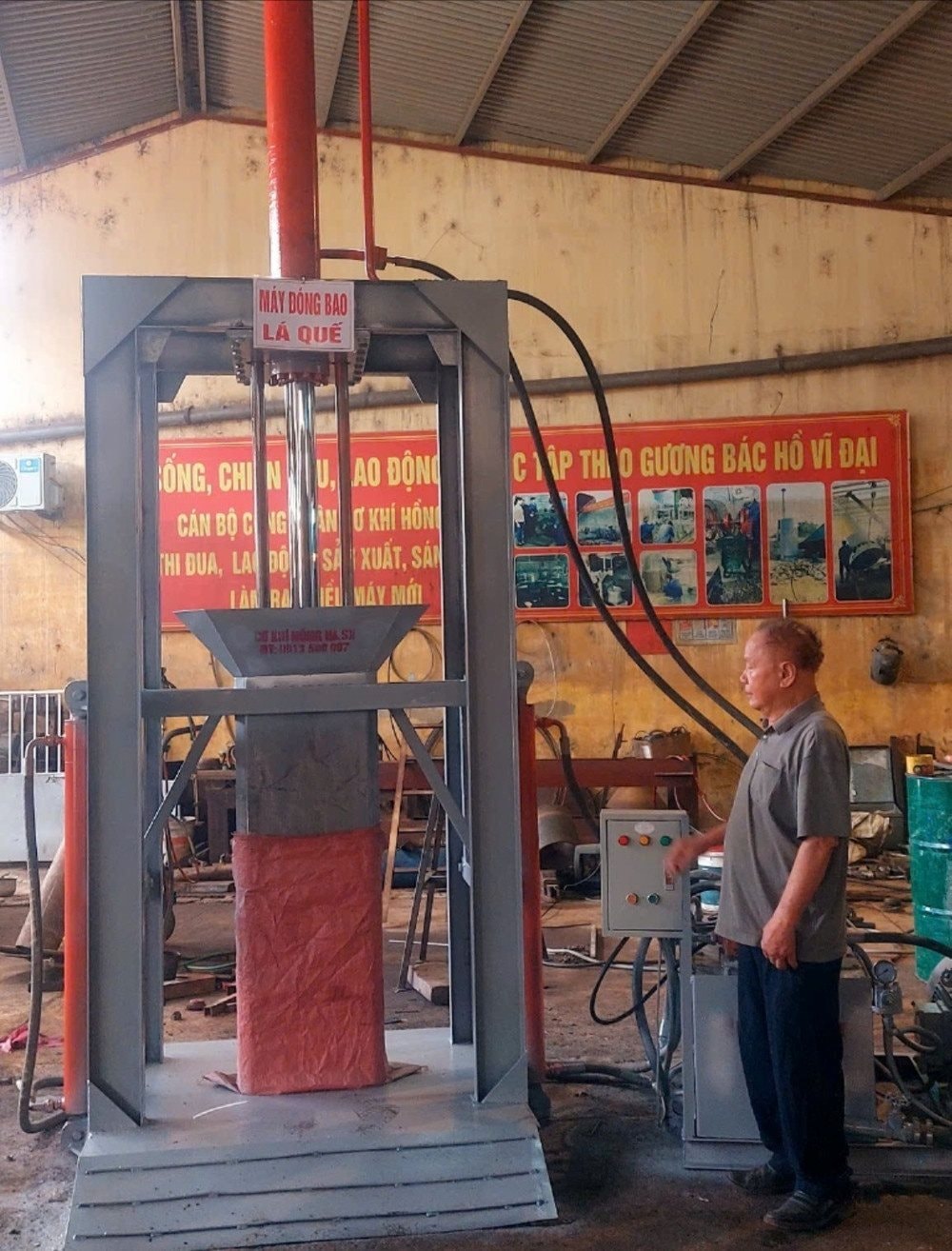 Giám đốc 90 tuổi đứng sau những cỗ máy của hộ kinh doanh, đặt lợi nhuận chỉ 3-5% để phục vụ bà con nông dân - Ảnh 3