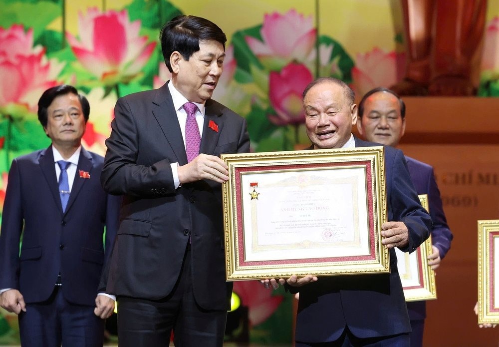 Giám đốc 90 tuổi đứng sau những cỗ máy của hộ kinh doanh, đặt lợi nhuận chỉ 3-5% để phục vụ bà con nông dân - Ảnh 1