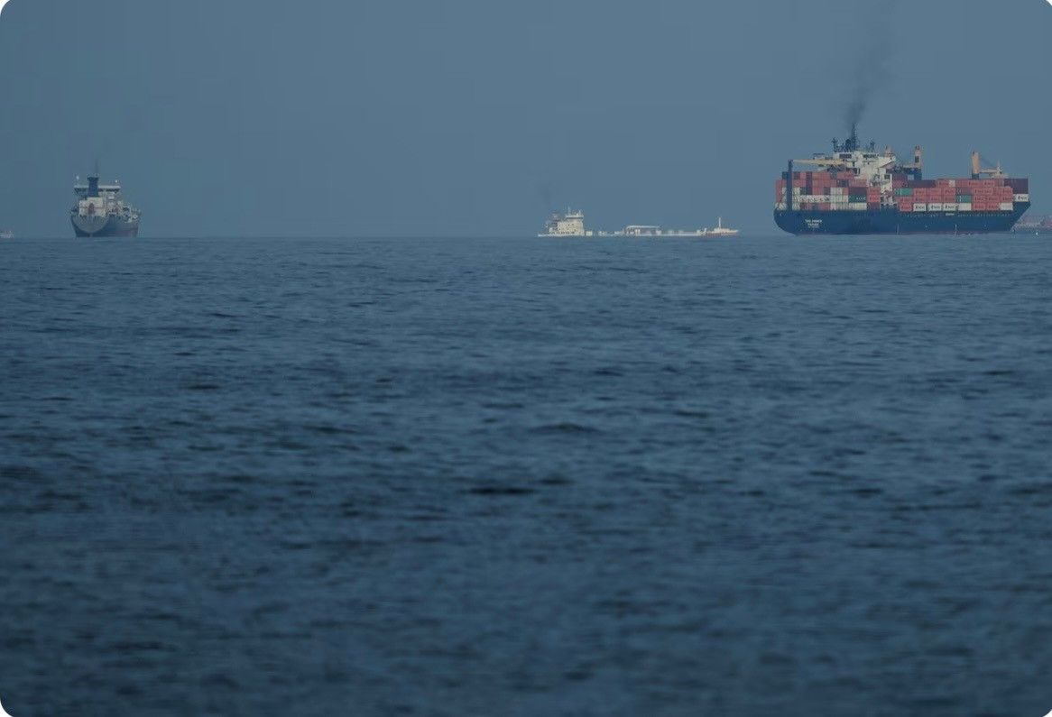 Trung Quốc và Anh phản hồi sau khi Tổng thống Mỹ Trump kêu gọi các nước hộ tống tàu qua eo biển Hormuz - Ảnh 1