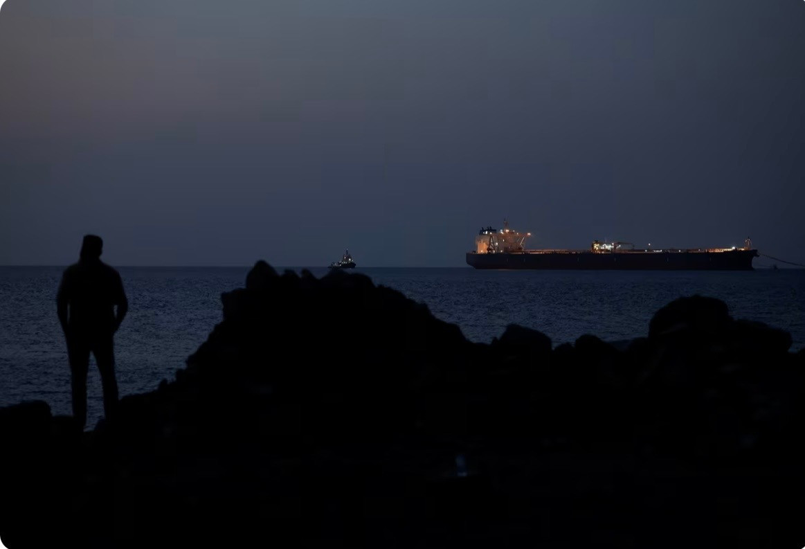 Iran soạn luật thu phí tàu qua eo biển Hormuz, châu Á chật vật trong cơn ‘khát’ dầu - Ảnh 1