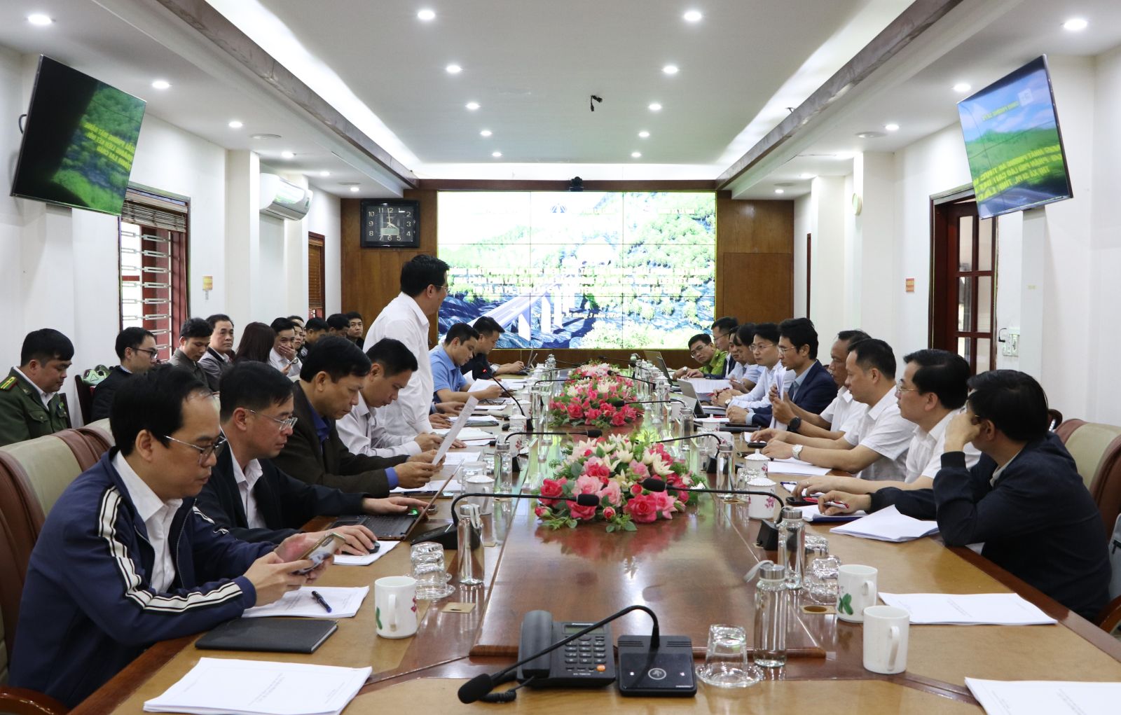 Dự án hầm đường bộ đi qua đèo dài nhất cả nước, giúp rút ngắn thời gian từ 2 giờ xuống 11 phút gặp khó: Lãnh đạo địa phương vào cuộc tháo gỡ - Ảnh 1