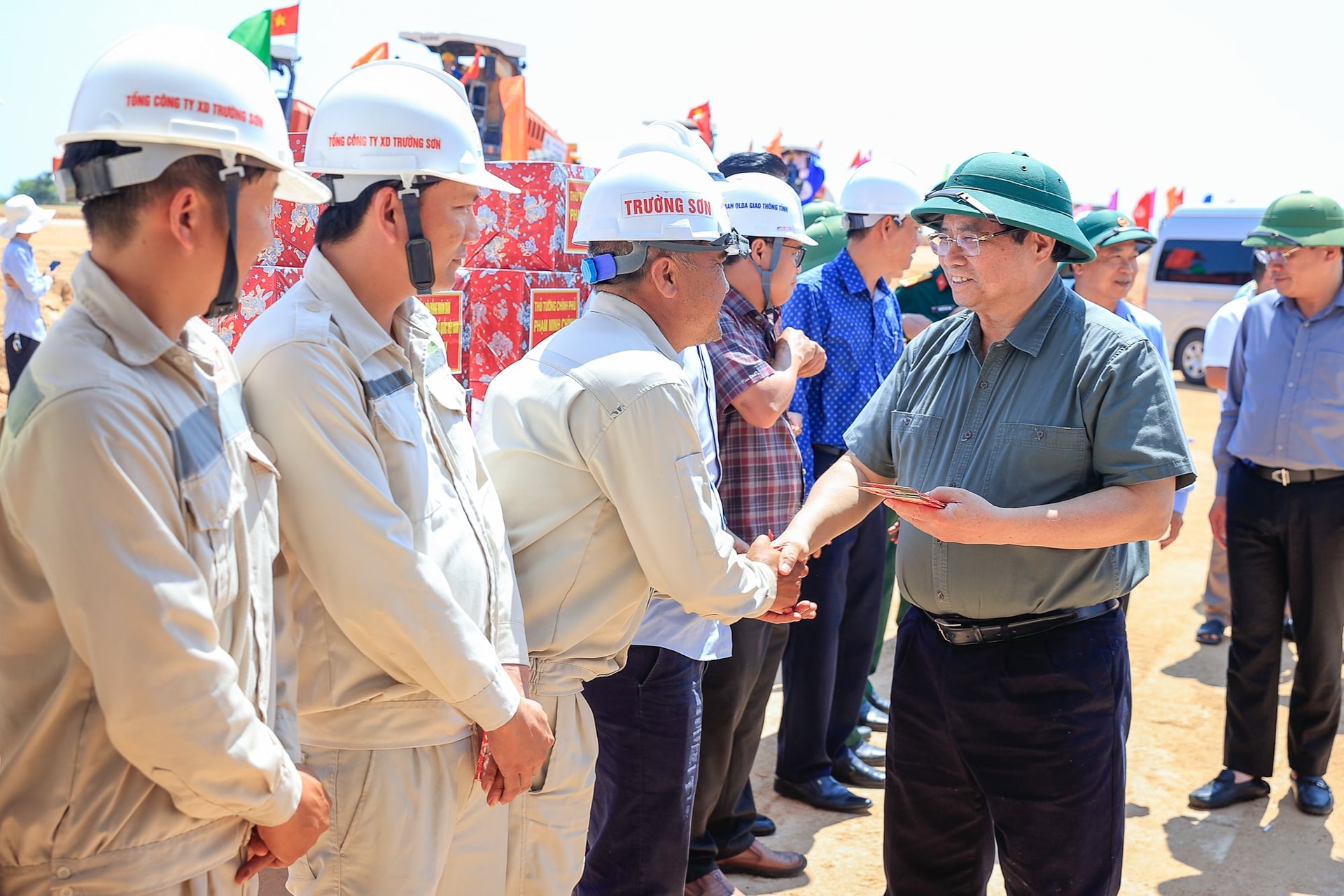 Thủ tướng Phạm Minh Chính chỉ đạo rút ngắn 3 tháng tiến độ sân bay 3.200 tỷ do liên danh xây dựng nổi tiếng thi công - Ảnh 2