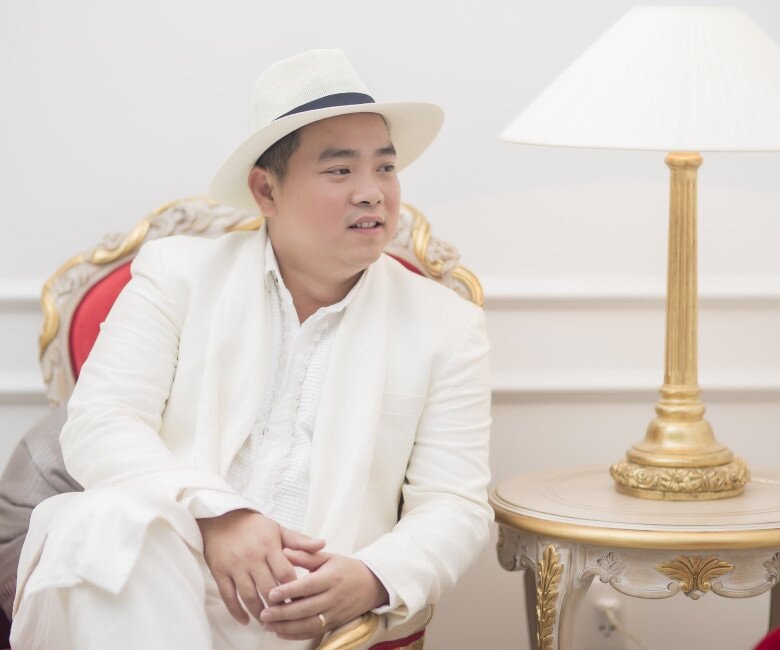 Nhạc sĩ Minh Khang: Từ "không có xu nào" đến cưới vợ siêu mẫu, sở hữu biệt thự 2 mặt tiền ở TP.HCM - Ảnh 2