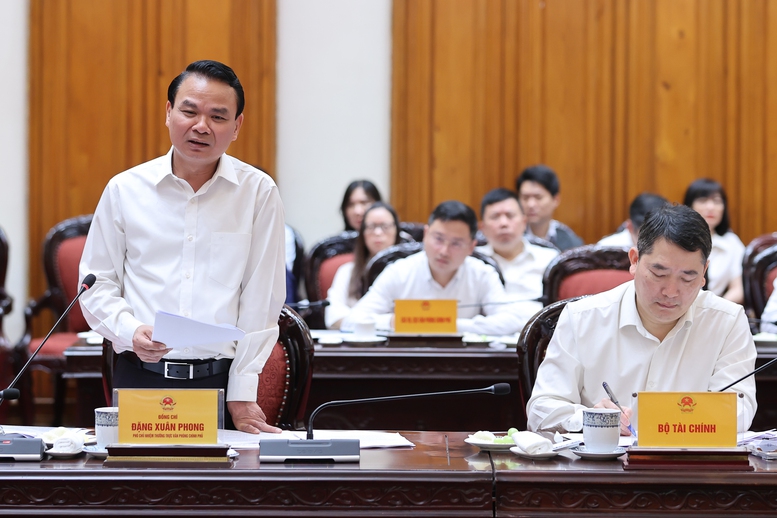 Thủ tướng: Không để thiếu nguồn cung xăng dầu; khẩn trương xây dựng kho dự trữ chiến lược tại Nghi Sơn - Ảnh 5