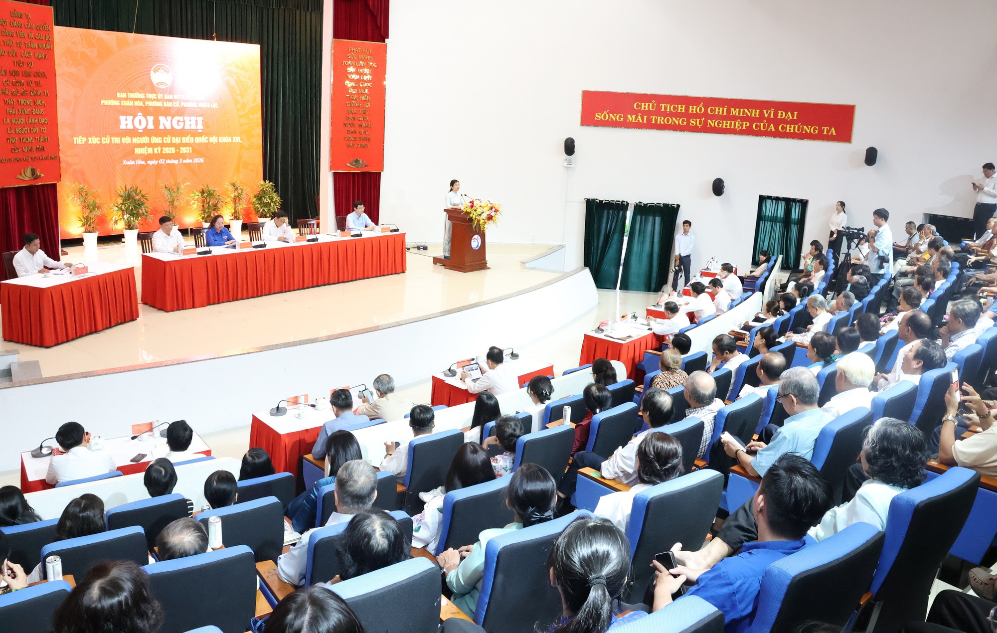 Gặp Bí thư Thành ủy TPHCM, cử tri đánh giá cao việc biến đất "vàng" thành công viên - Ảnh 1