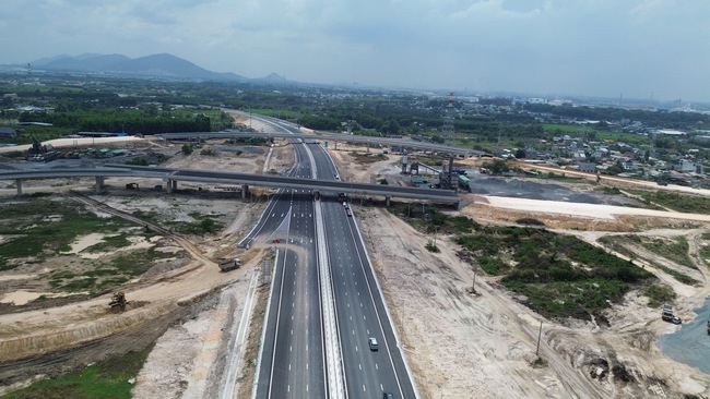 TPHCM thúc tiến độ các dự án kết nối sân bay Long Thành - Ảnh 1