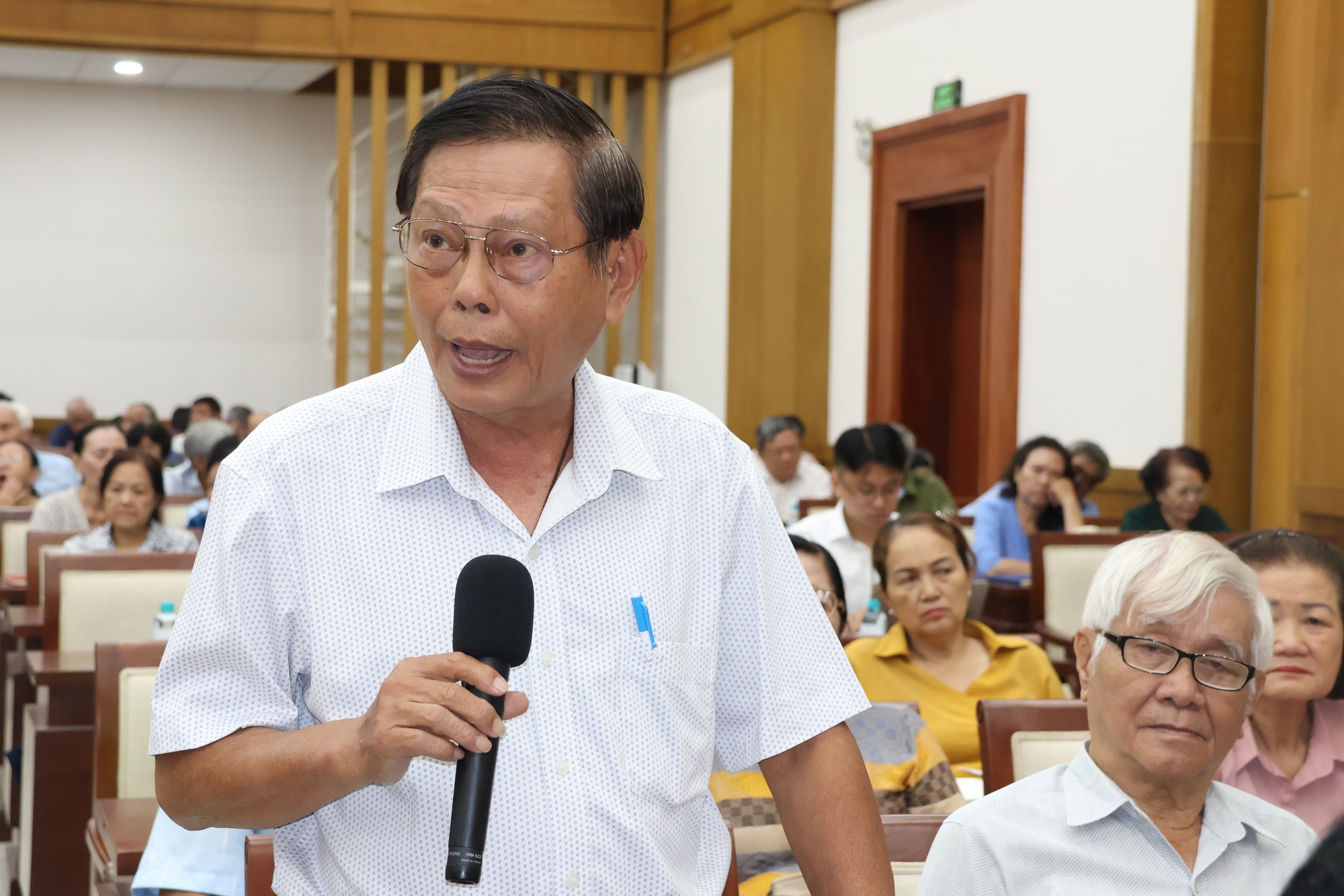 Tiếp xúc cử tri, Bí thư Thành ủy TPHCM Trần Lưu Quang chia sẻ 2 việc lớn thành phố phải làm ngay - Ảnh 9