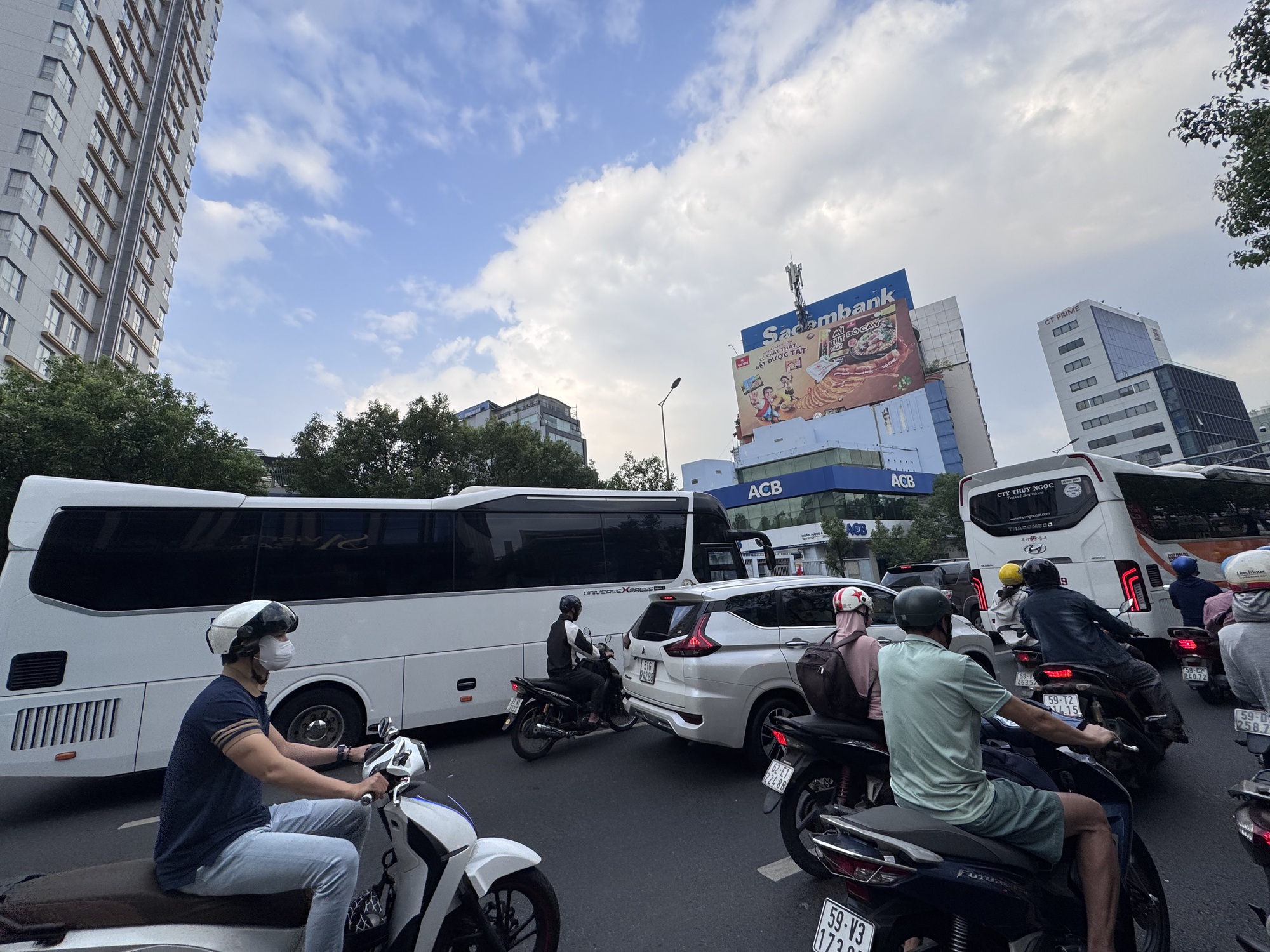 Các nhà xe rục rịch tăng giá vé và cước vận chuyển - Ảnh 2