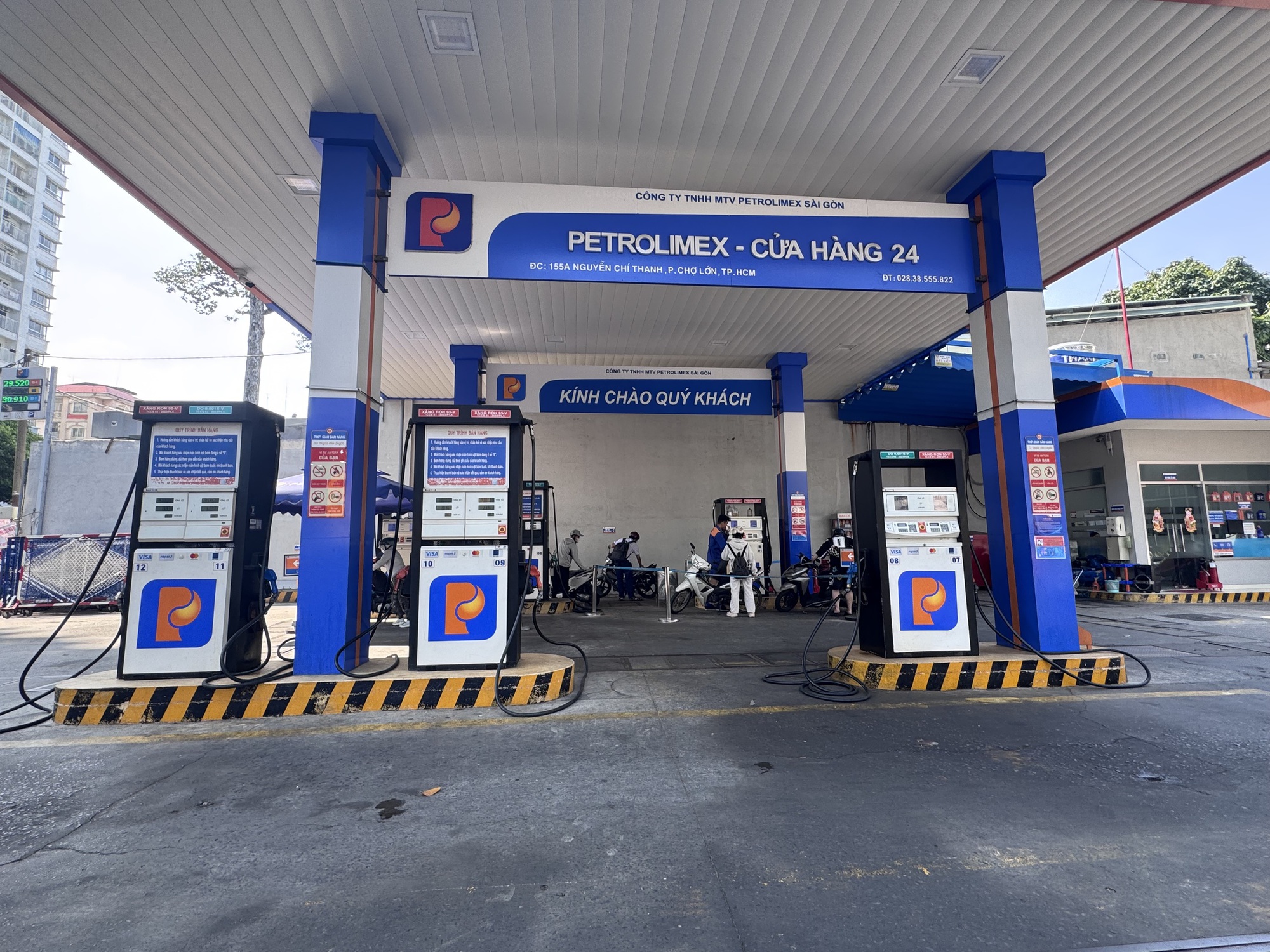 Vì sao các nước xả kho, giá dầu thế giới vẫn tăng cao? - Ảnh 1