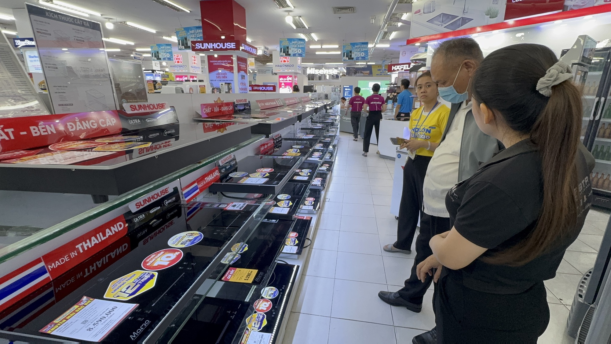 Nhu cầu mua bếp điện tăng vọt tại TPHCM - Ảnh 1