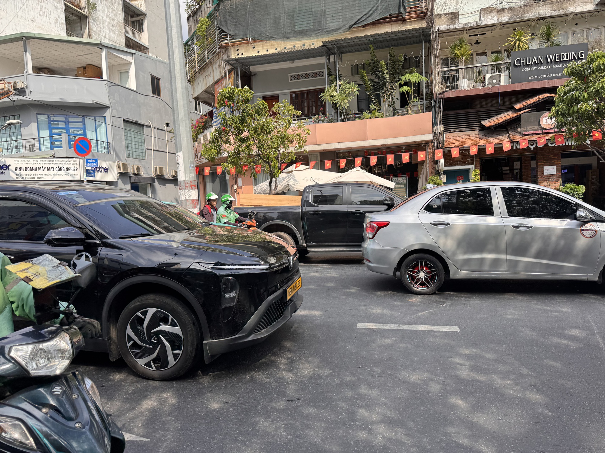 Không khỏi ngỡ ngàng trước thị trường xe bán tải, nhiều người đang tìm đủ mọi cách bán xe - Ảnh 1