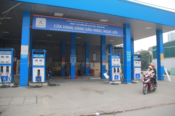 Hà Nội kiên quyết xử lý cửa hàng xăng dầu găm hàng, dừng bán không lý do - Ảnh 1
