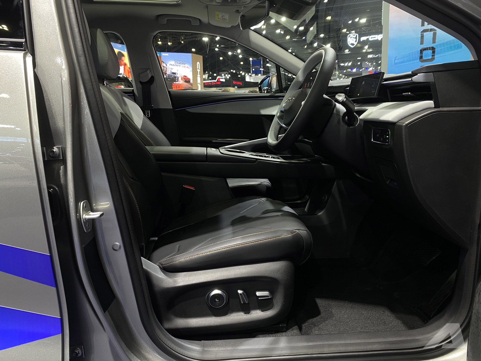 Omoda C5 EV 2026 trình làng: 211 mã lực, màn 24,6inch, 30 phút cắm điện là có thể chạy Hà Nội - Sầm Sơn rồi trở về mới cần sạc - Ảnh 17