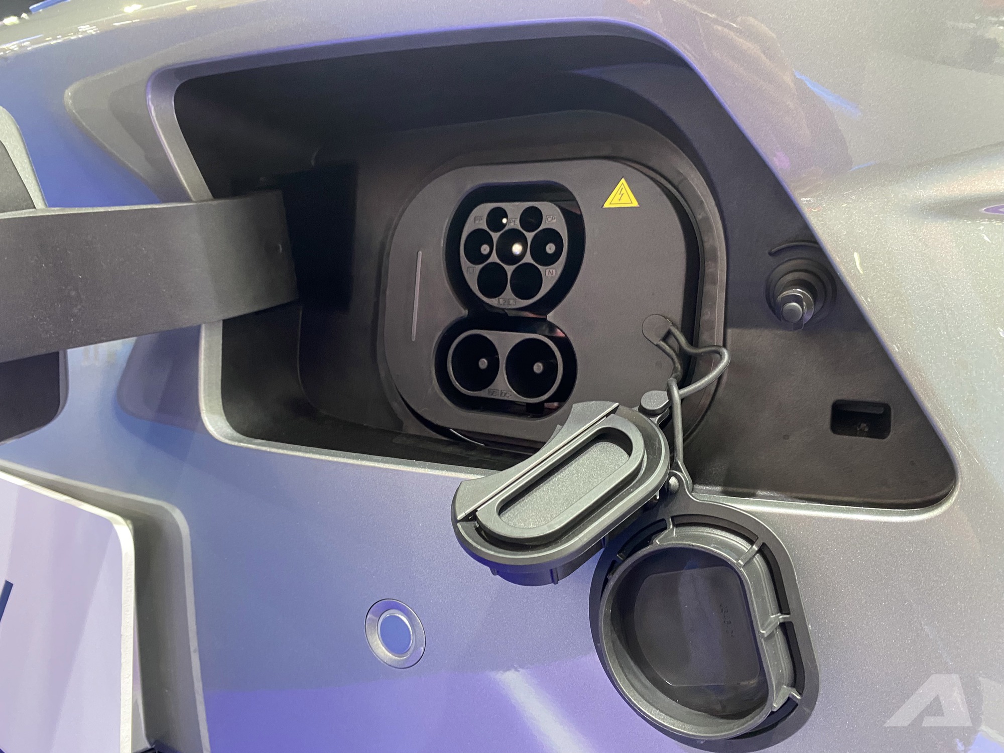 Omoda C5 EV 2026 trình làng: 211 mã lực, màn 24,6inch, 30 phút cắm điện là có thể chạy Hà Nội - Sầm Sơn rồi trở về mới cần sạc - Ảnh 6