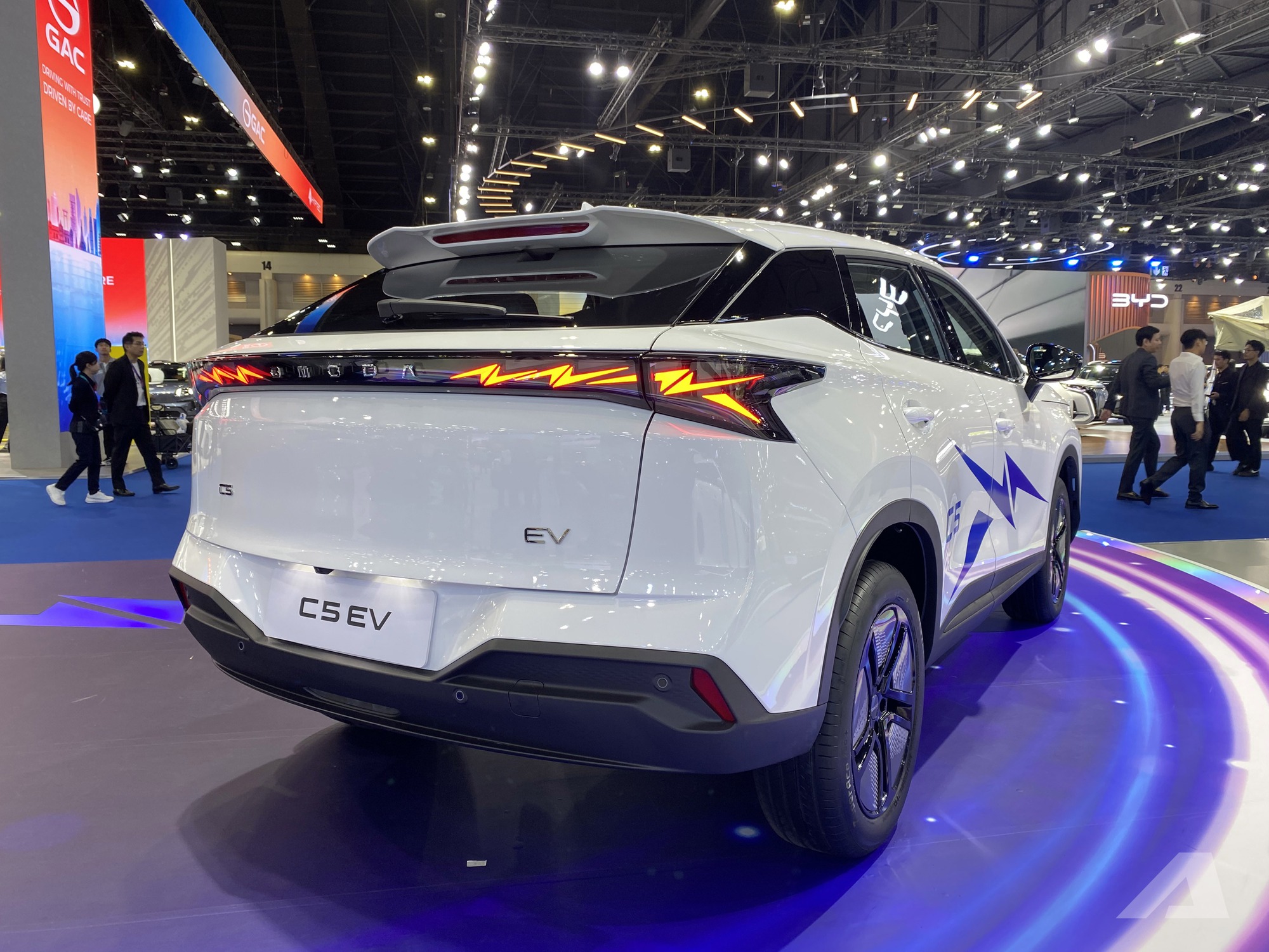 Omoda C5 EV 2026 trình làng: 211 mã lực, màn 24,6inch, 30 phút cắm điện là có thể chạy Hà Nội - Sầm Sơn rồi trở về mới cần sạc - Ảnh 11