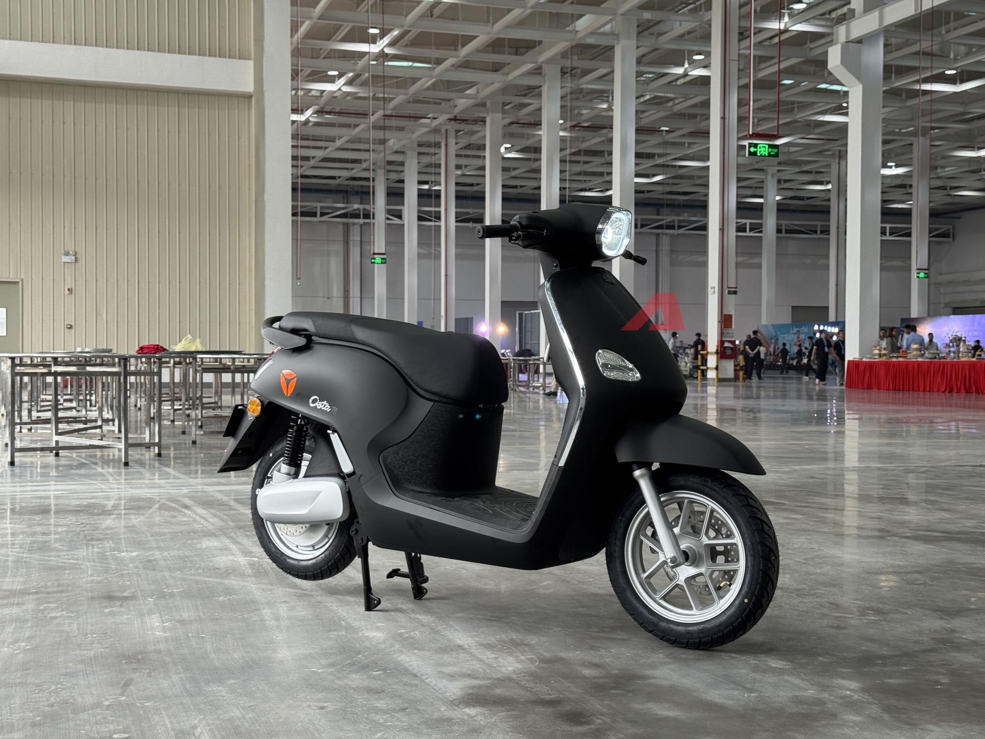 Yadea Osta chốt giá cao nhất 31,99 triệu đồng: Nhiều công nghệ giống ô tô, 'phượt' Hà Nội - Hạ Long không cần sạc - Ảnh 3