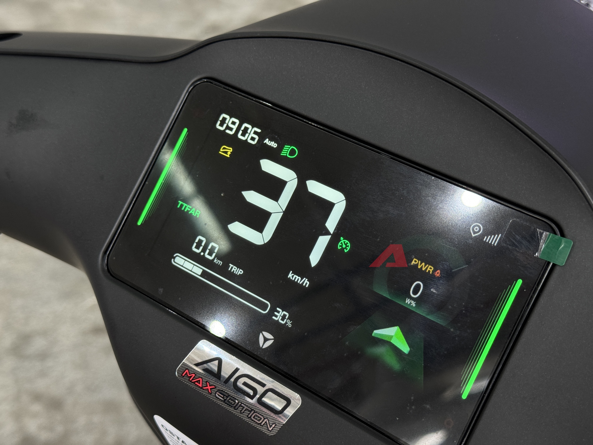 Yadea Osta chốt giá cao nhất 31,99 triệu đồng: Nhiều công nghệ giống ô tô, 'phượt' Hà Nội - Hạ Long không cần sạc - Ảnh 12