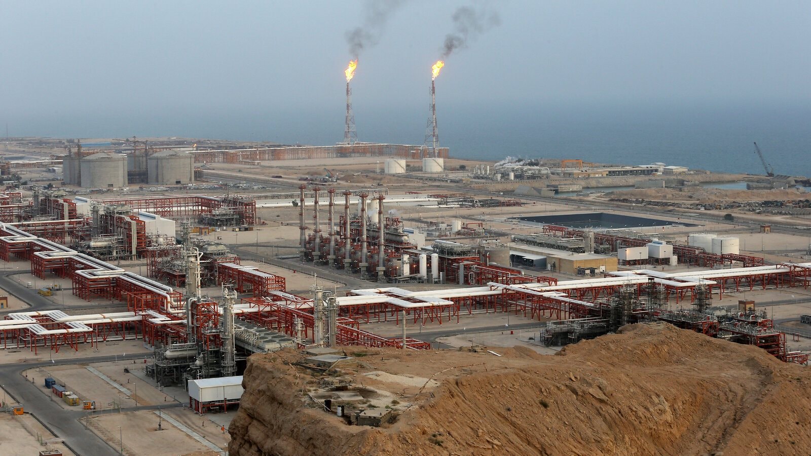 Mỏ khí đốt lớn nhất thế giới bị Israel tập kích, Iran tuyên bố tấn công trả đũa loạt cơ sở năng lượng khắp vùng Vịnh trong "vài giờ tới", giá dầu lại tăng vọt - Ảnh 1