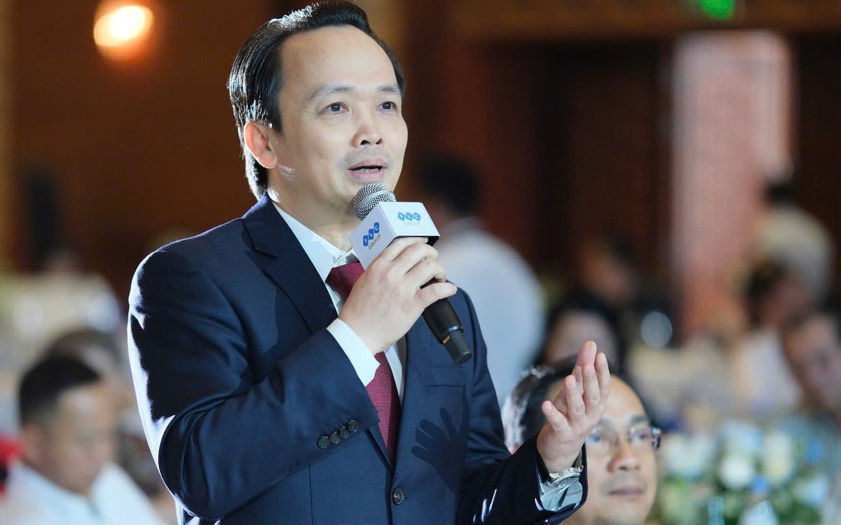 Bất ngờ xuất hiện, Chủ tịch FLC Trịnh Văn Quyết cất lời bài hát "Còn thương nhau thì về"