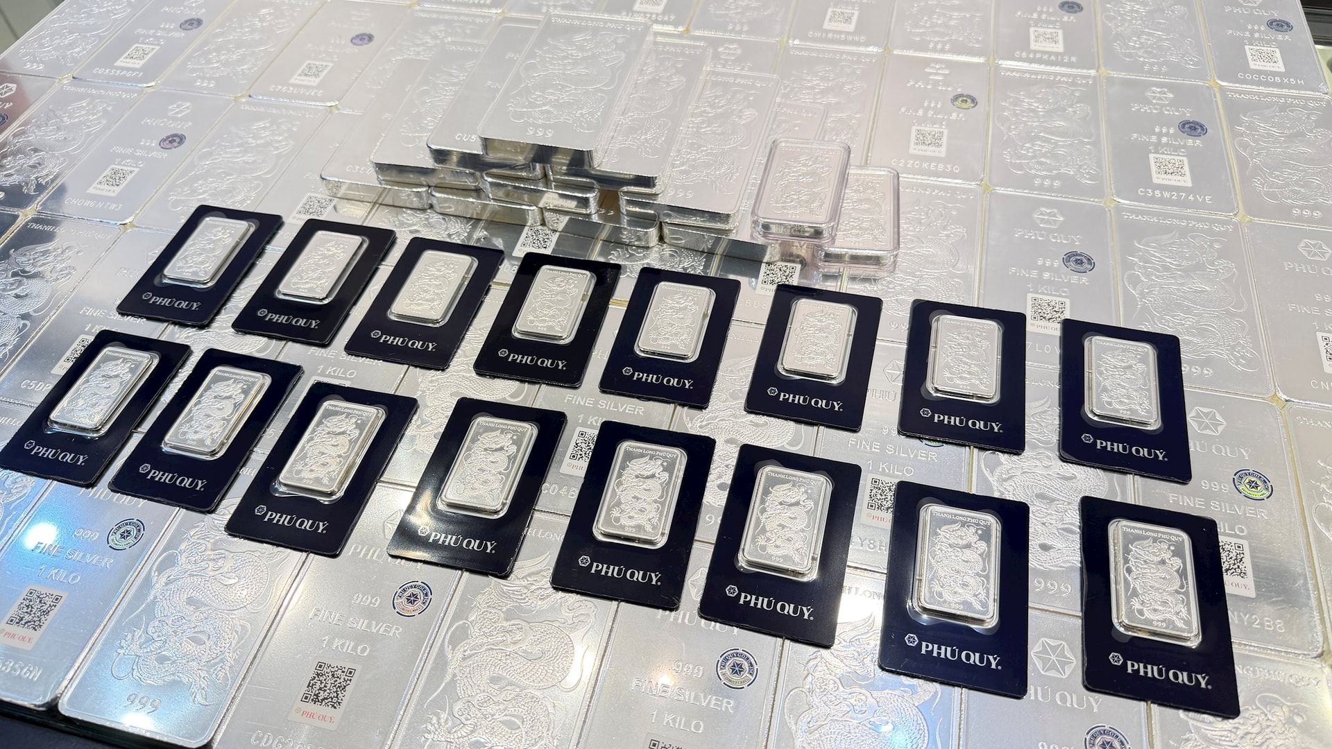 Sáng 19/3: Bạc thế giới giảm sốc, giá bạc trong nước về mức thấp nhất 1 tháng qua - Ảnh 1