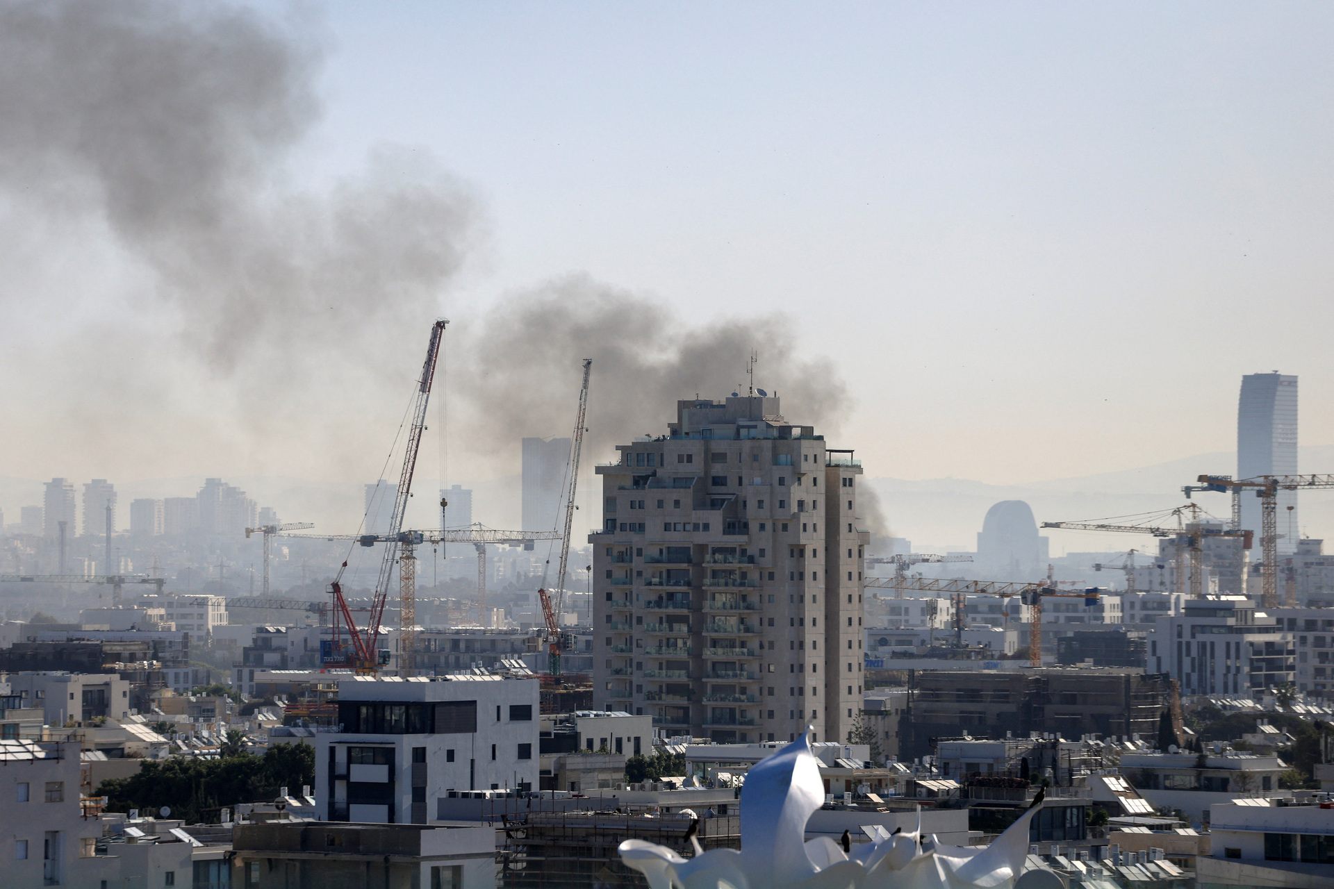 Thủ đô Israel oằn mình hứng 7 đợt tên lửa Iran dội xuống suốt từ đêm đến sáng - Ảnh 4