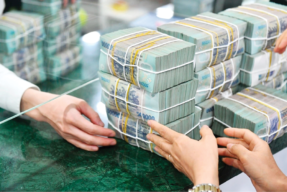 Một ngân hàng vừa tăng lãi suất tiết kiệm lên mức cao hàng đầu thị trường, nhân viên chào lãi suất lên tới 8,3% cho kỳ hạn 6 tháng - Ảnh 1