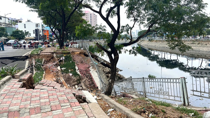 TPHCM: Cần 100 tỉ đồng khẩn cấp xử lý đường lún sụp ven kênh Tàu Hủ - Ảnh 1
