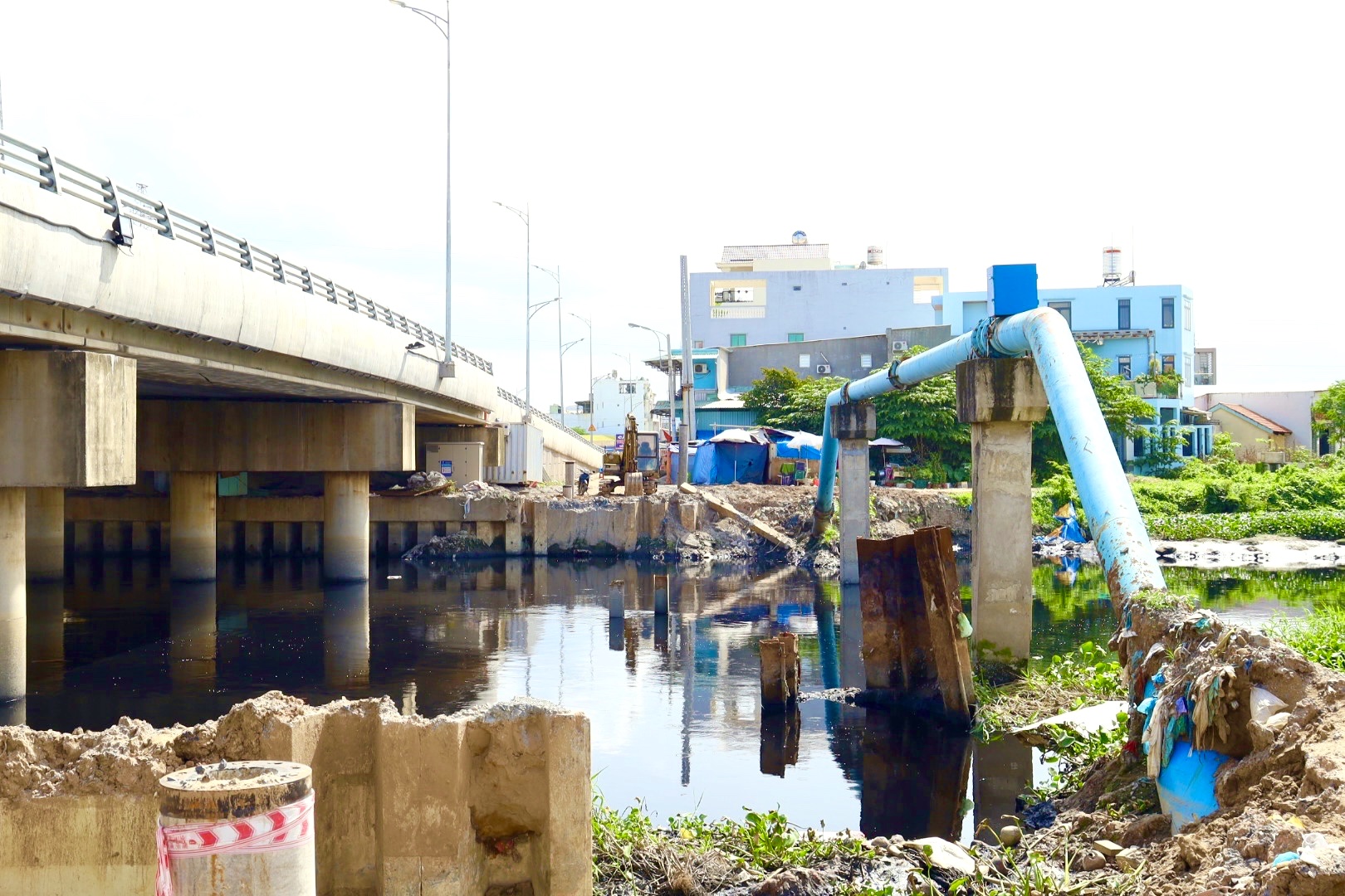 Dự án kênh dài nhất TPHCM chậm tiến độ vì thiếu chỗ… đổ đất - Ảnh 2
