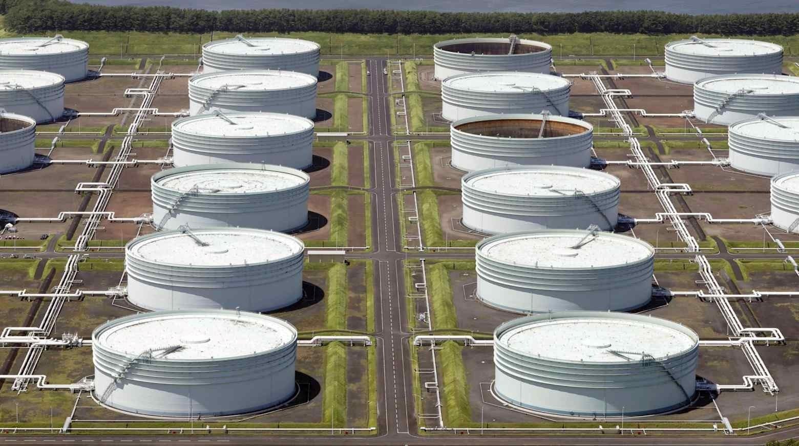 Việt Nam, Philippines đề nghị Nhật Bản hỗ trợ nguồn dầu từ kho dự trữ chiến lược, Tokyo phản ứng thế nào? - Ảnh 1