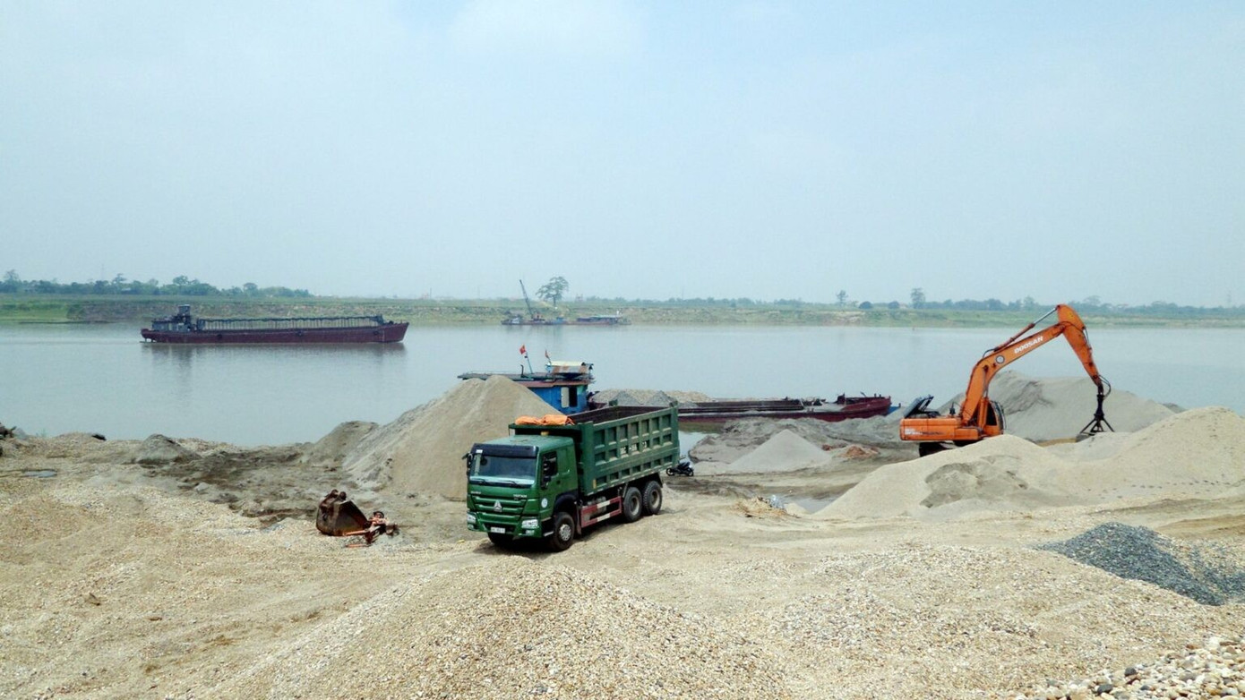 'Ông trùm cát' bị bắt và đế chế cát trắng ở Vân Đồn - Ảnh 1