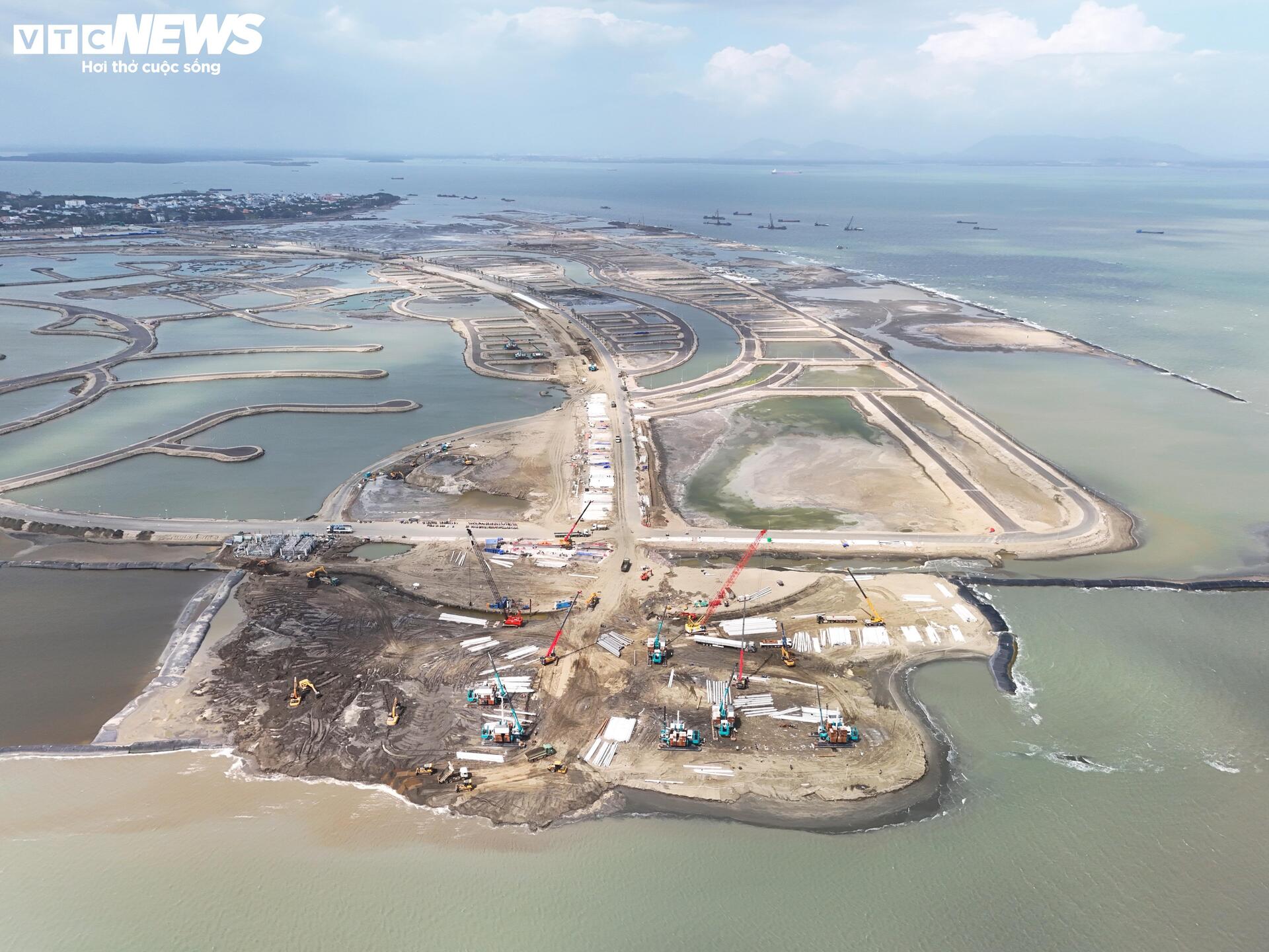 Cận cảnh khu đô thị lấn biển Cần Giờ sau gần một năm thi công - Ảnh 3