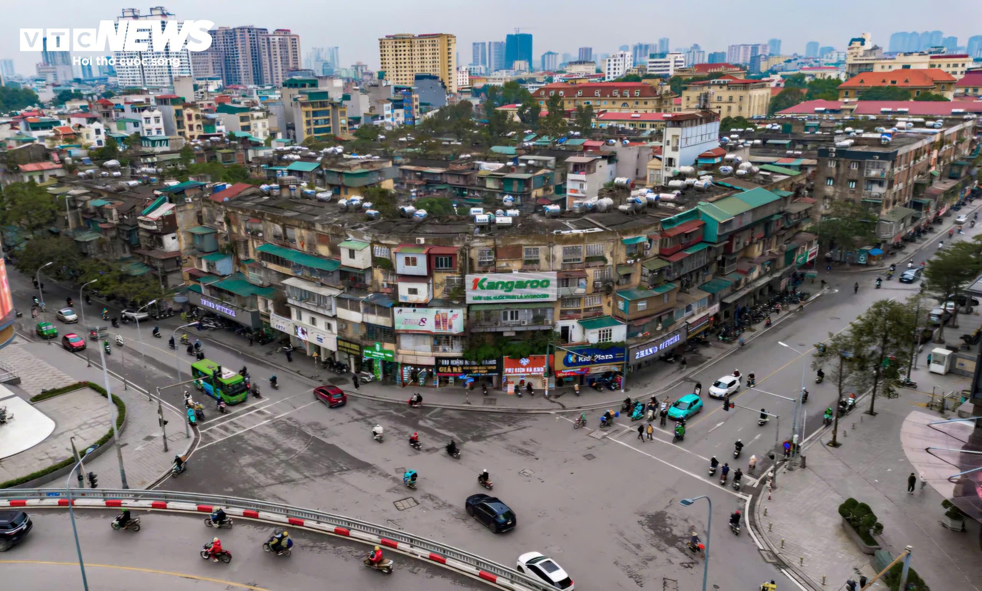 Bên trong những khu tập thể xuống cấp trên ‘đất vàng’ Hà Nội - Ảnh 11