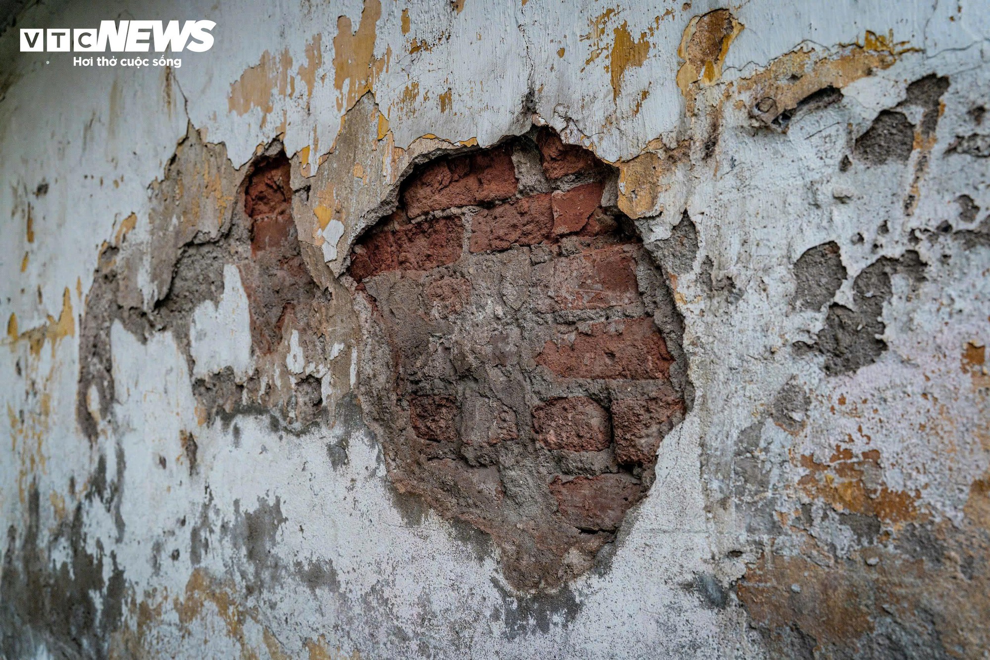 Bên trong những khu tập thể xuống cấp trên ‘đất vàng’ Hà Nội - Ảnh 3