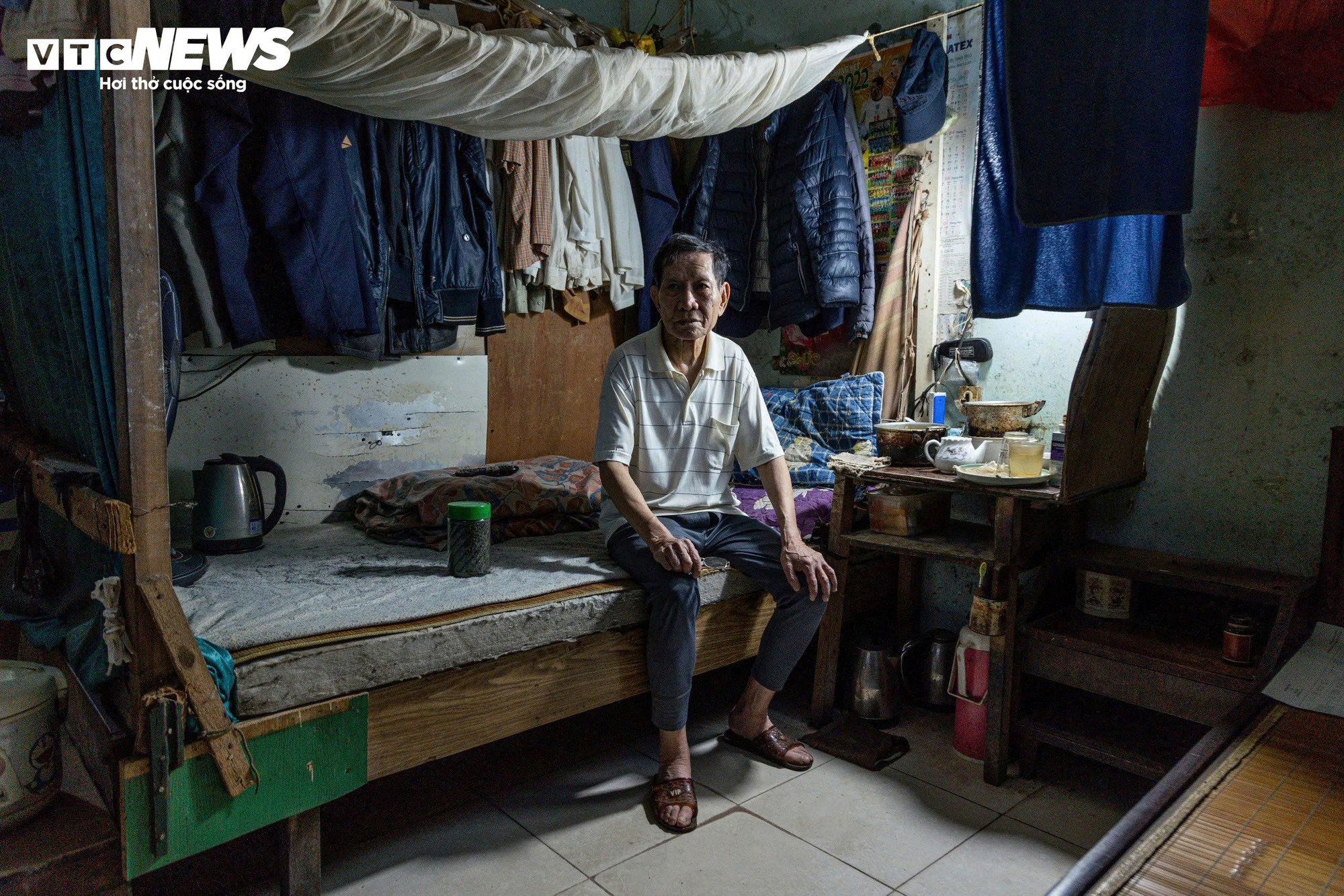 Bên trong những khu tập thể xuống cấp trên ‘đất vàng’ Hà Nội - Ảnh 5