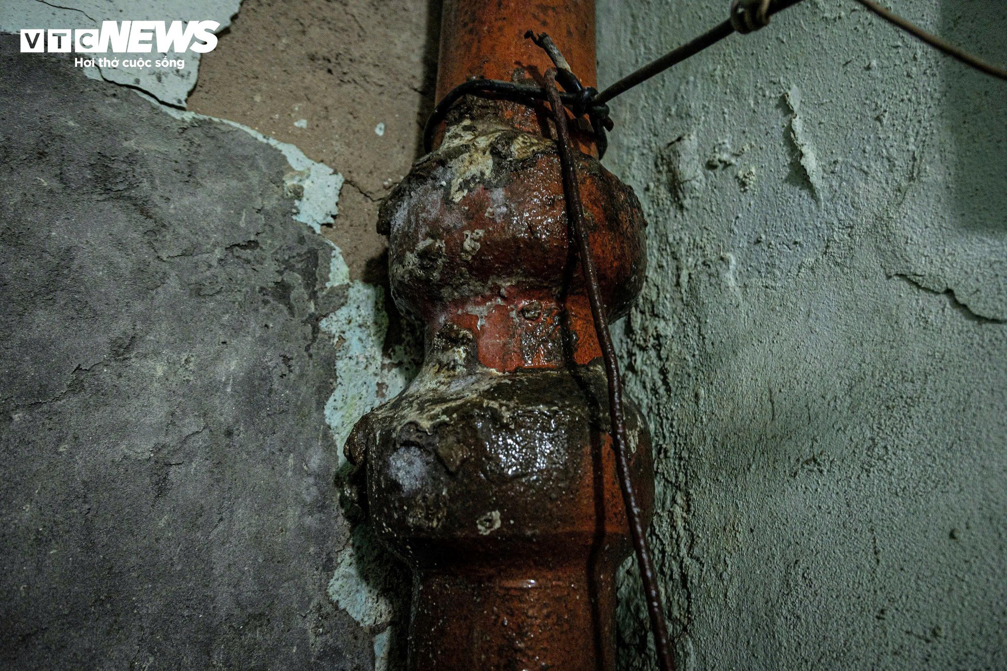 Bên trong những khu tập thể xuống cấp trên ‘đất vàng’ Hà Nội - Ảnh 7