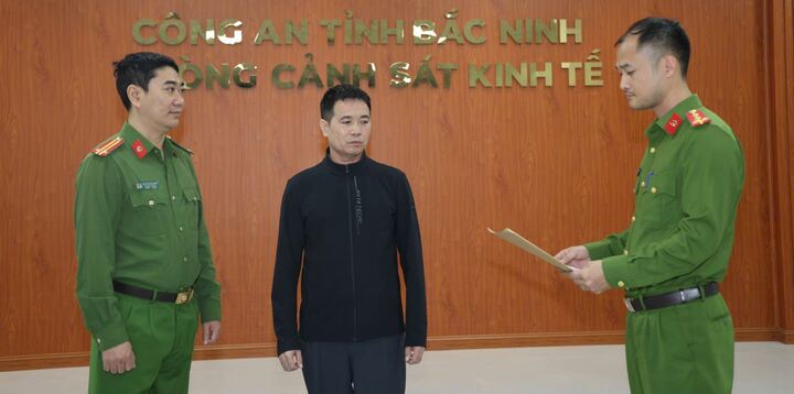 Tạm giam chủ cơ sở làm giấm ăn giả bằng ‘axit axetic pha nước lã’ ở Bắc Ninh - Ảnh 1