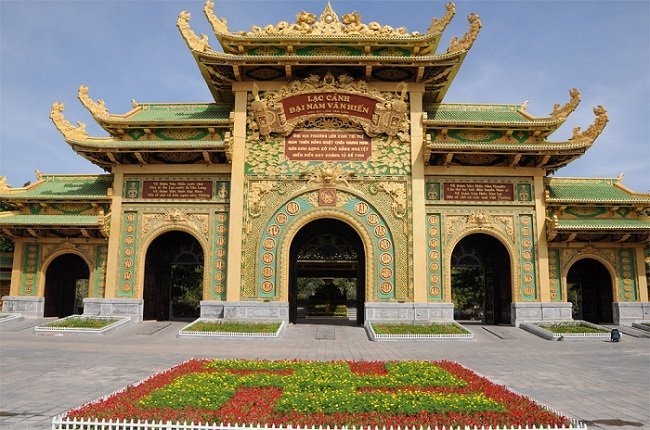 Khu du lịch Đại Nam của vợ chồng bà Nguyễn Phương Hằng có khu đền thờ rộng 5.000m2 được dát vàng 24K, từng lập kỷ lục lớn nhất Việt Nam - Ảnh 2