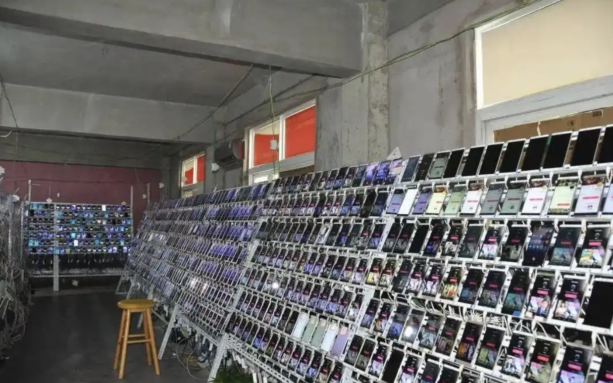 Thu giữ hơn 26.000 điện thoại, 34 tỷ đồng tiền mặt và bắt khẩn cấp 24 người - Ảnh 1