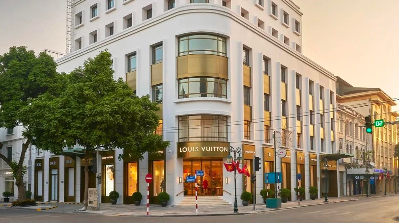Giá thuê mặt bằng bán lẻ phân hoá: Mặt phố giảm, khách sạn hạng sang tăng - Ảnh 1