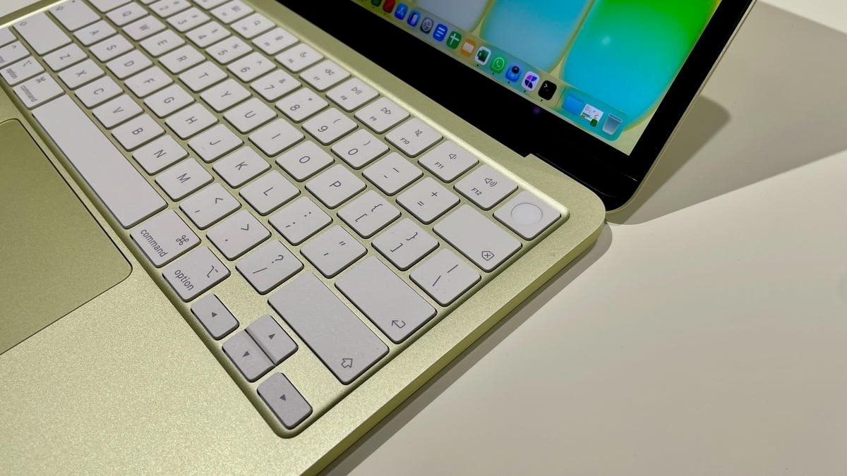 Đánh giá ban đầu về chiếc MacBook rẻ chưa từng có vừa ra mắt: Hoàn thiện chuẩn 'DNA Apple', phù hợp cho học sinh, sinh viên - Ảnh 6