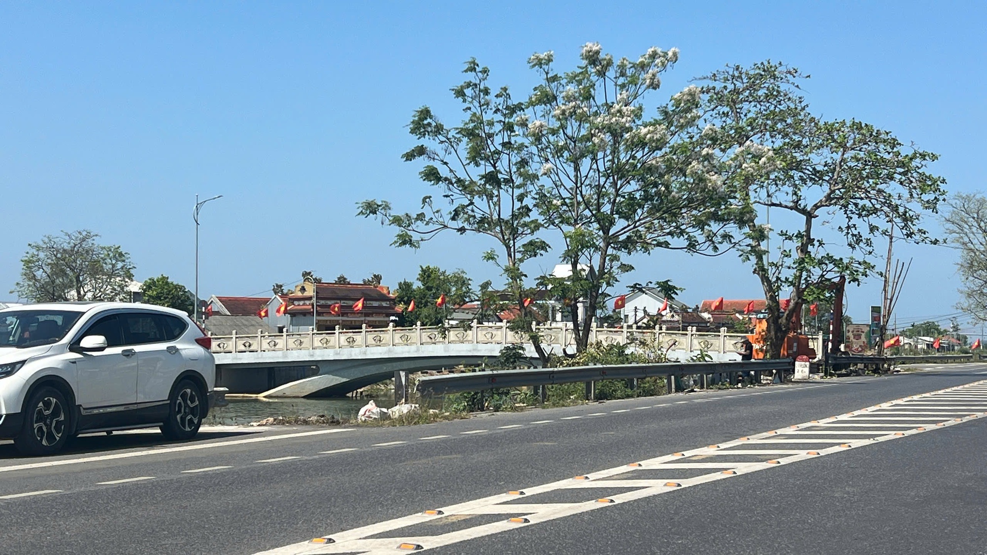 Ông Lững rời đi, mặt bằng cầu Mỹ An được giải phóng để thi công - Ảnh 3