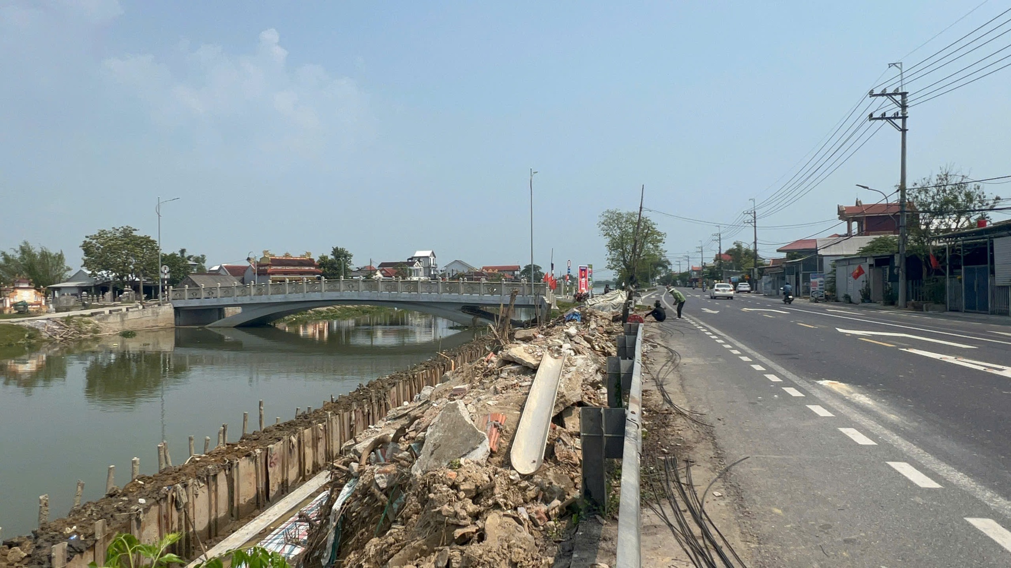 Cận cảnh thi công nút giao cầu Mỹ An sau khi hộ dân cuối cùng rời đi - Ảnh 1