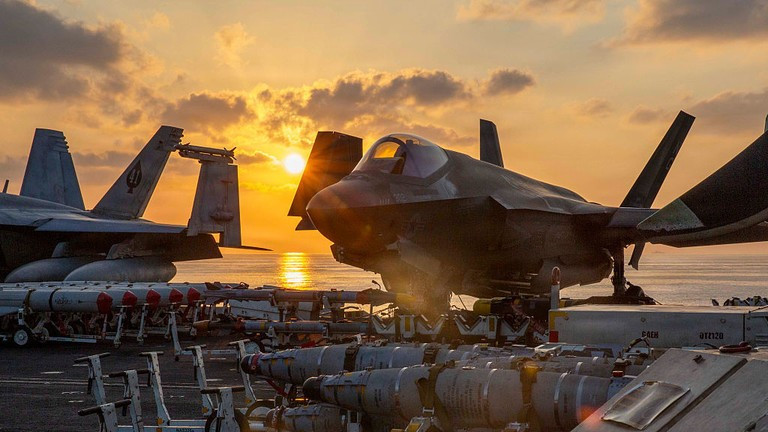 Tổng thống Sri Lanka tiết lộ lý do không cho chiến đấu cơ Mỹ đáp xuống nước này - Ảnh 1