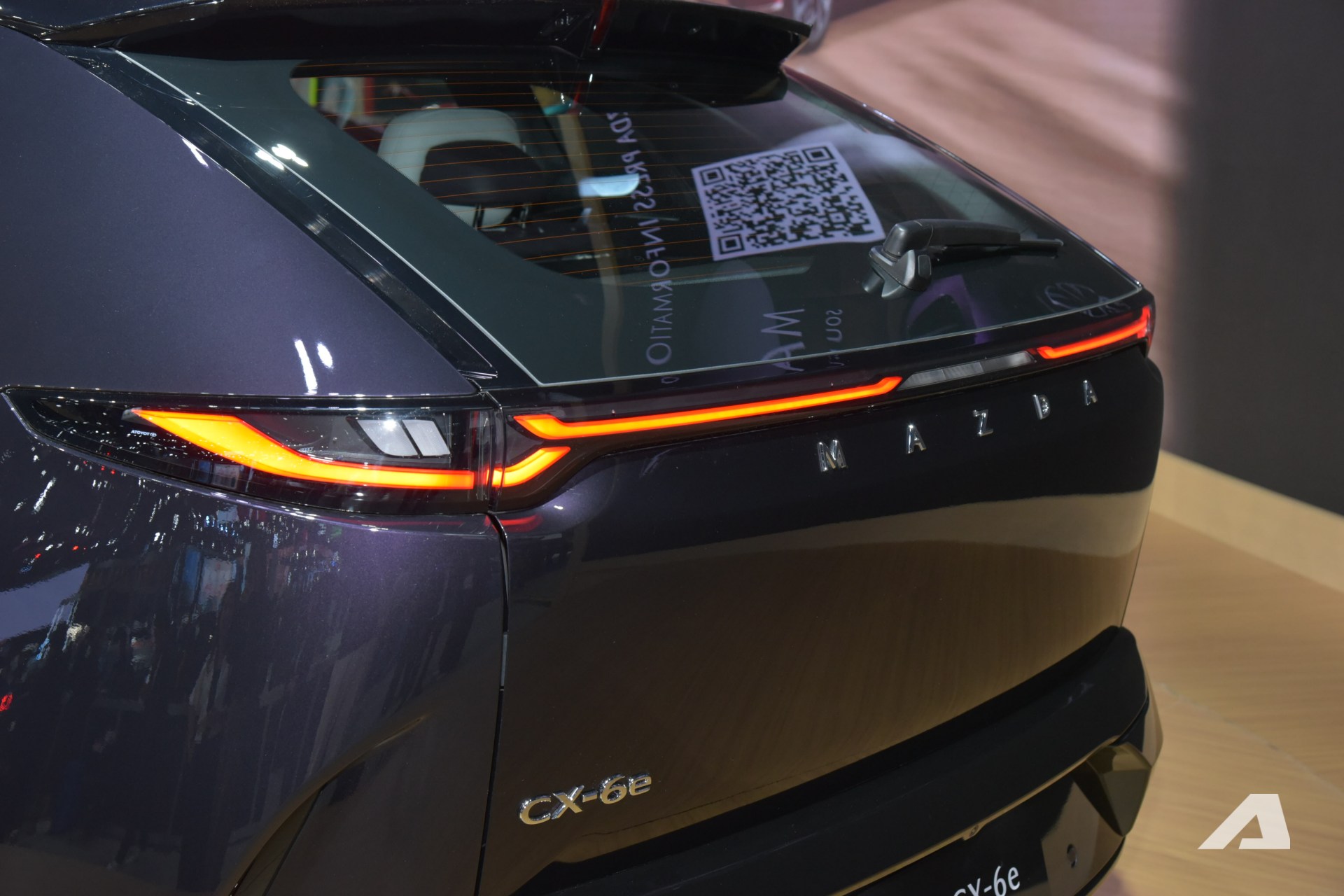 Xem Mazda CX-6e ngoài đời thực: Bề thế hơn CX-5, thiết kế bóng bẩy với 3 màn hình siêu lớn, chạy tới 600km/sạc - Ảnh 5