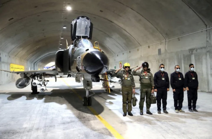 Iran hé lộ 'thành phố tên lửa' dưới lòng đất với kho drone cảm tử khổng lồ - Ảnh 2