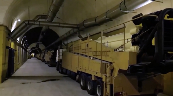 Iran hé lộ 'thành phố tên lửa' dưới lòng đất với kho drone cảm tử khổng lồ - Ảnh 1