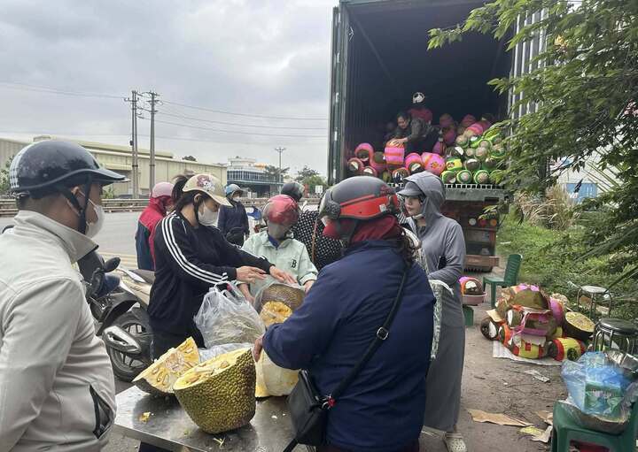 Mít không xuất khẩu được quay đầu bán lẻ, giá rẻ chưa từng có - Ảnh 4